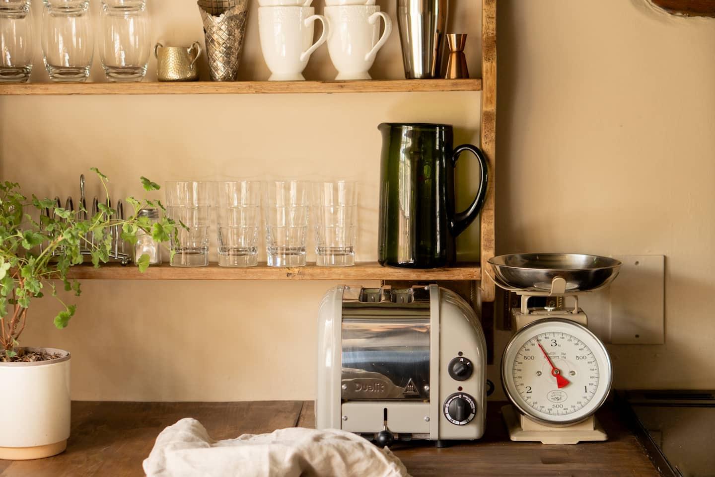 Kitchen shelves and scales
